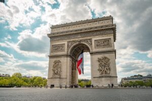 Paris : Découverte Du Corps D&Rsquo;Une Femme Battue Près De L&Rsquo;Arc-De-Triomphe