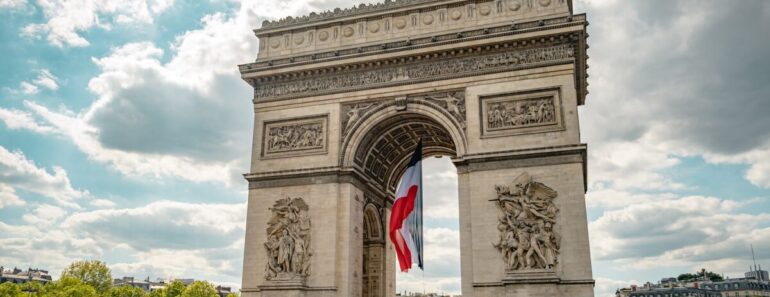Paris : Découverte Du Corps D&Rsquo;Une Femme Battue Près De L&Rsquo;Arc-De-Triomphe