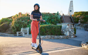 Segway Lance La Ninebot E2 Plus E, Une Trottinette Électrique Pour Les Budgets Serrés