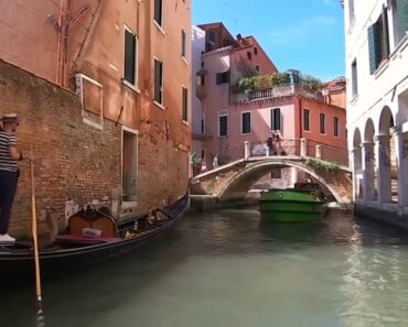 Vidéo – Venise confrontée au défi complexe de la gestion des déchets ménagers, entre difficulté d’accès et afflux de visiteurs