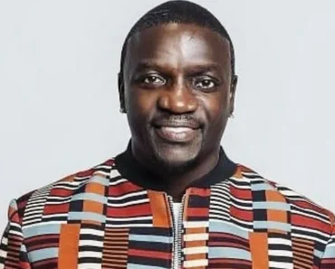 Akon Conseille : « Si Vous Voulez Rester Riche, Restez Avare »