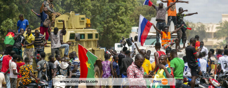 Burkina Faso : Des Milliers De Personnes Manifestent En Soutien Au Gouvernement