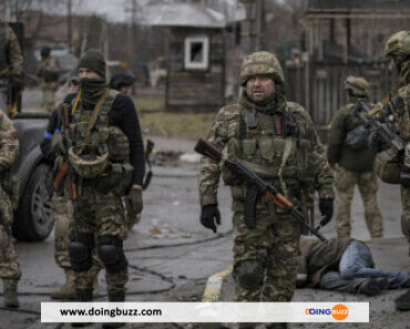 Guerre En Ukraine : Une Vidéo Des Soldats Ukrainiens  Qui Se Rendent Fait Le Buzz