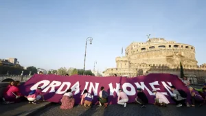 Vatican : Les Femmes Manifestent En Pleine Messe Du Pape François (Vidéo)