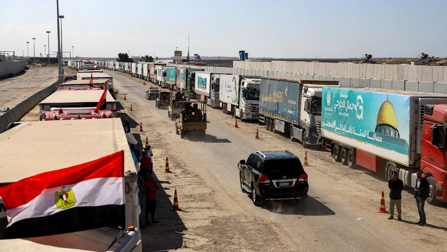 Les Premiers Camions Transportant De L'Aide Humanitaire Entrent Dans La Bande De Gaza (Vidéo)