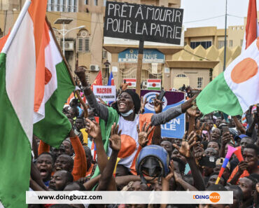 Niger : La Population Célèbre De Départ De L&Rsquo;Ambassadeur De France En Grande Pompe (Vidéo)