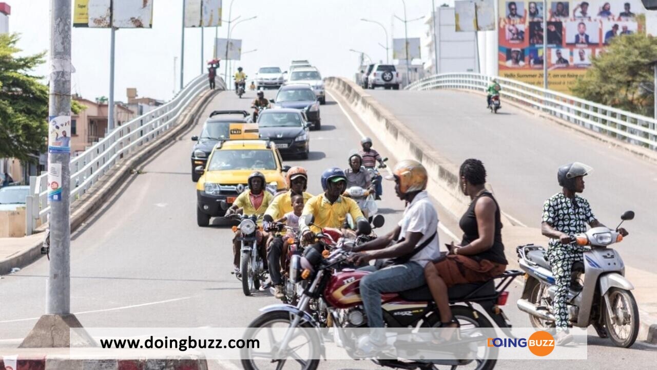 Cotonou : Un Camion Broie Le Pied D'Un Motocycliste Imprudent !