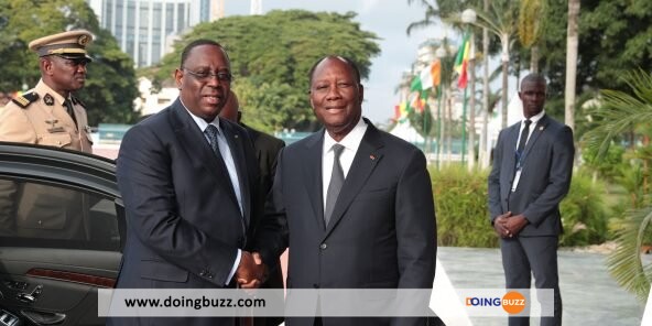 Le Président Alassane Ouattara Décoré Par Son Homologuer Macky Sall