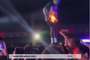 Brésil : La culotte du rappeur Djonga prend feu lors d’un concert (VIDEO)