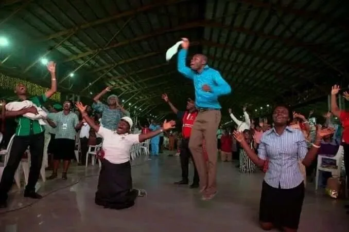 Nigeria : Un Pasteur Vend Son Église Avec Ses Fidèles Et S'Enfuit À L'Étranger 
