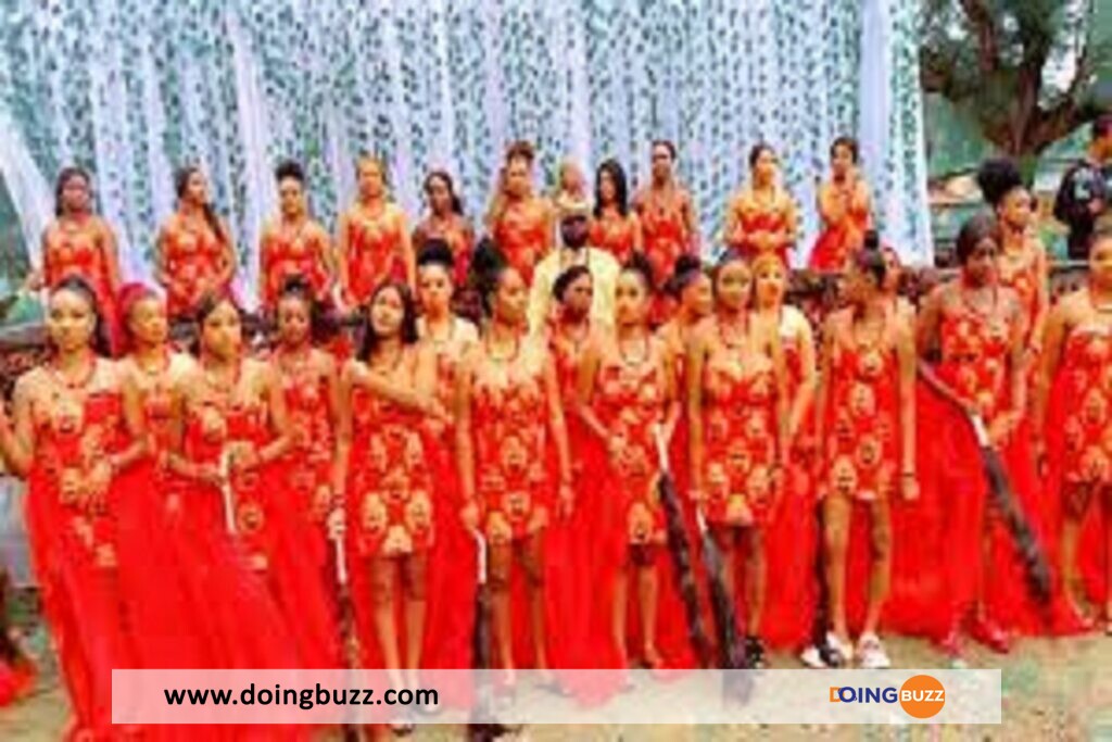 Nigeria Un Artiste Celebre Le Mariage De Ses 30 Femmes Le Meme Jour 1024X683 1