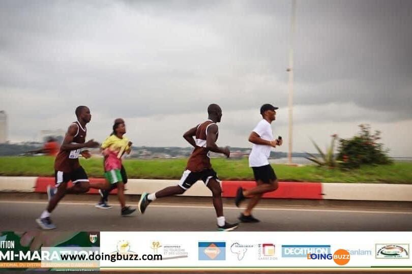 Semi Marathon Du District Autonome Dabidjan La Legende Du Football Ivoirien Didier Drogba Etait Present Sous La Pluie Le Samedi 25 Novembre 2023. 2