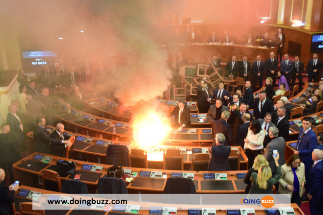 L'Opposition Albanaise A Déclenché Un Incendie Au Parlement (Photos)