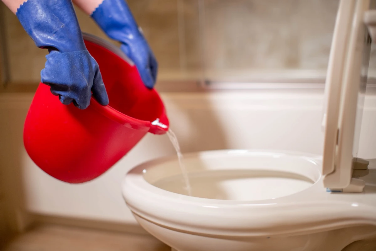 Voici 10 Astuces Pour Déboucher Vos Toilettes Sans Tracasseries