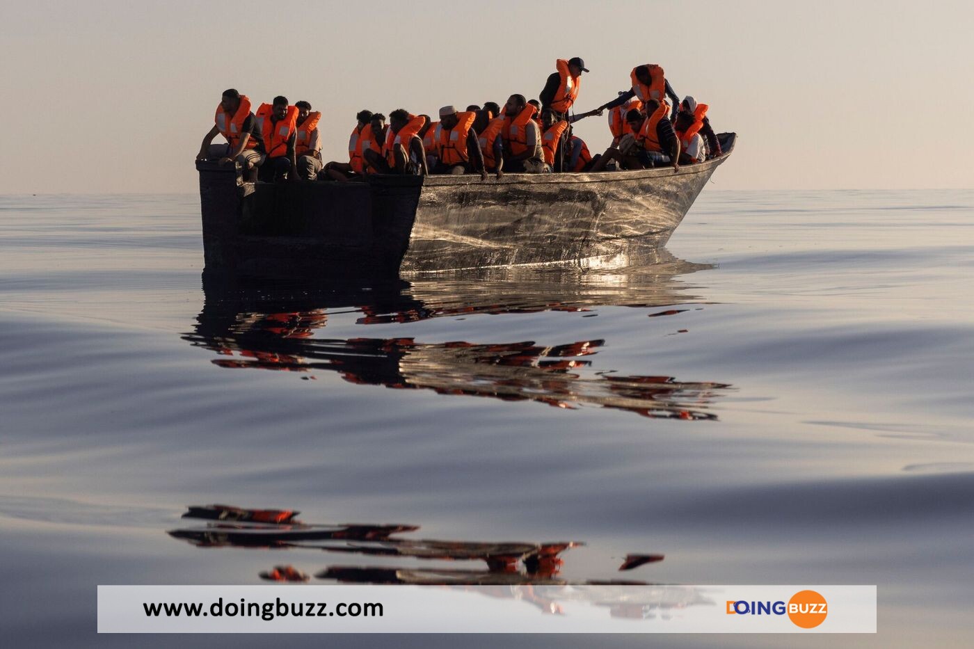 Un Navire En Route Vers L'Italie Après Avoir Secouru 118 Migrants En Mer