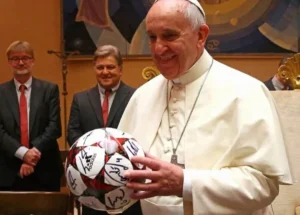 Le Pape François Désigne Le Meilleur Joueur De Tous Les Temps : Messi, Pelé Ou Maradona ?