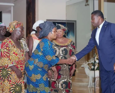 Togo : Rencontre Entre Faure Gnassingbé Et Une Délégation De Commerçantes Après L&Rsquo;Incendie À Agoè Assiyéyé