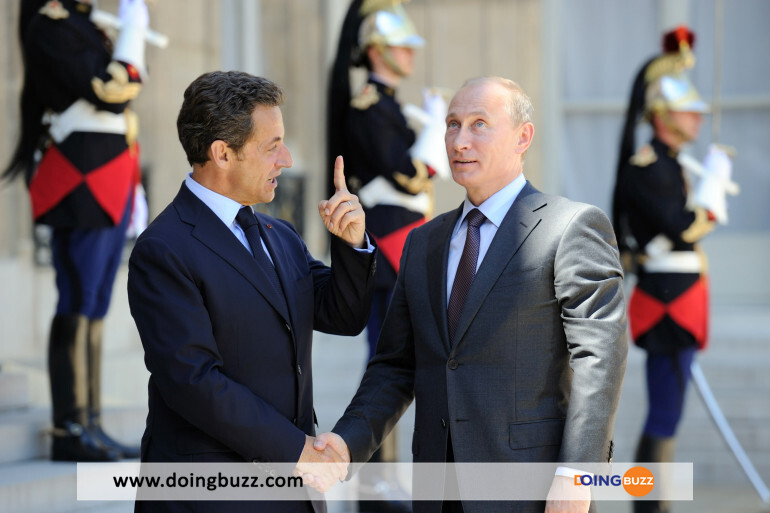 1237906 Nicolas Sarkozy Et Vladimir Poutine Sont Reste En 2010 A L Elysee