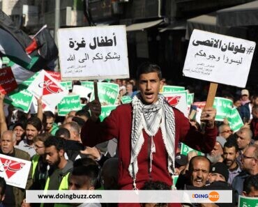 Conflit Israélo-Palestinien : Un Manifestant S'Immole Par Le Feu Devant Le Consulat Israélien
