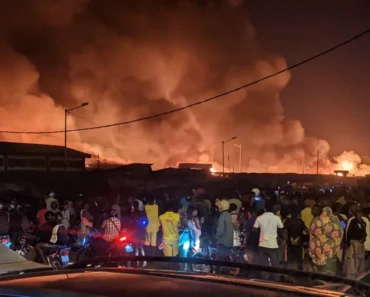 Incendie Au Marché D' Agoè Assiyéyé : L'Acte Désespéré D'Une Revendeuse Est Devenu Viral (Vidéo)