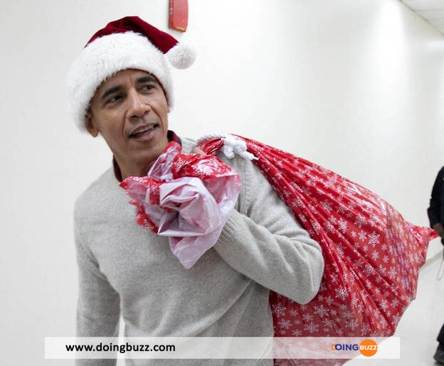 Barack Obama Devient Le Père Noël : L'Ancien Président Fait Une Surprise