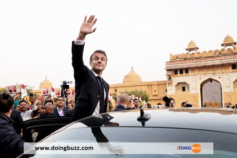 1649323 Emmanuel Macron Assiste A Une Ceremonie De Bienvenue Au Fort D Amber A Jaipur En Inde