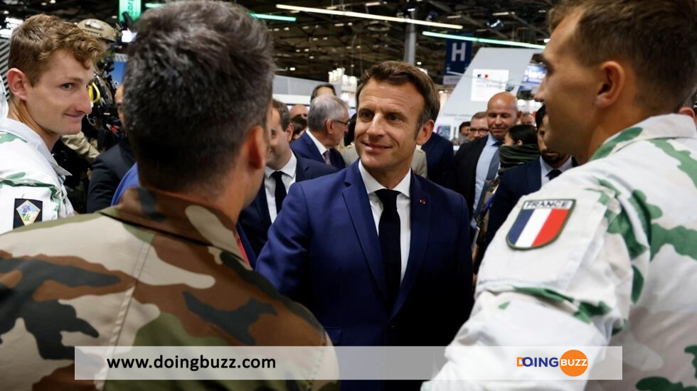 Emmanuel Macron Appelle À Une Transition Rapide Vers L'Économie De Guerre