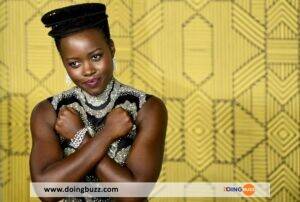 Lupita Nyong&Rsquo;O : L&Rsquo;Actrice Goûte À La Viande De Serpent Au Bénin, Voici Sa Réaction (Video)