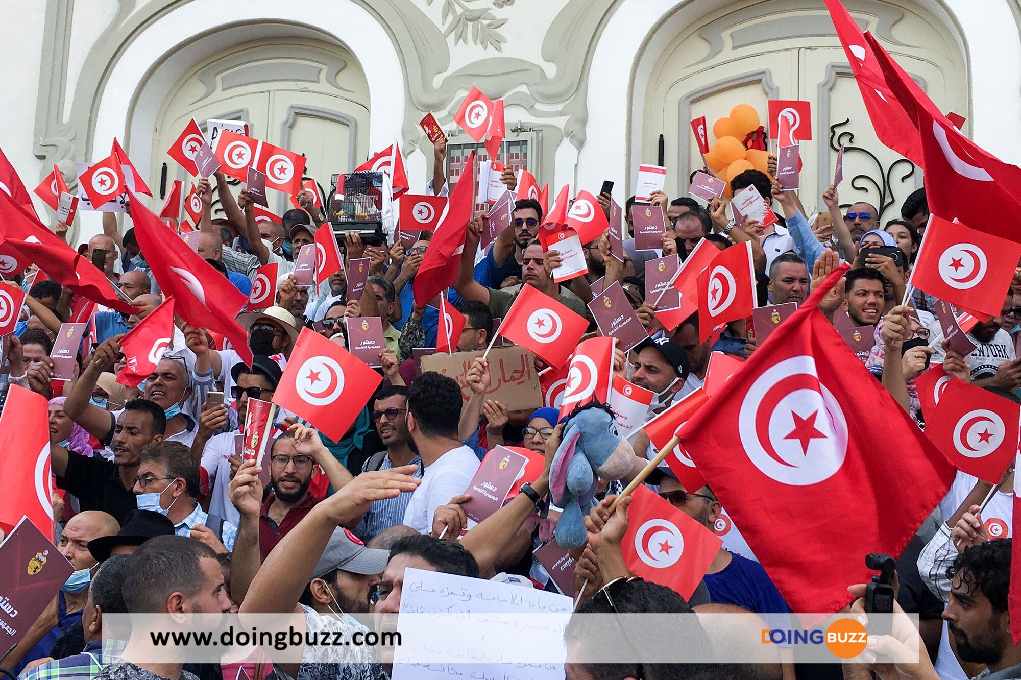 Tunisie Des Manifestants Contre Le Coup D Etat Du President Saied A Tunis