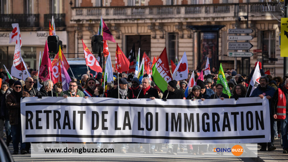 Mobilisation En France Contre La Nouvelle Loi Sur L'Immigration