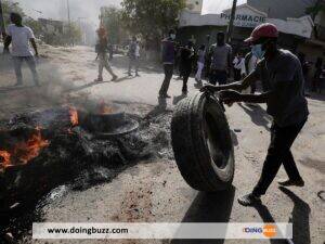 Un Étudiant Meurt Lors Des Manifestations Contre Le Report De La Présidentielle Au Sénégal