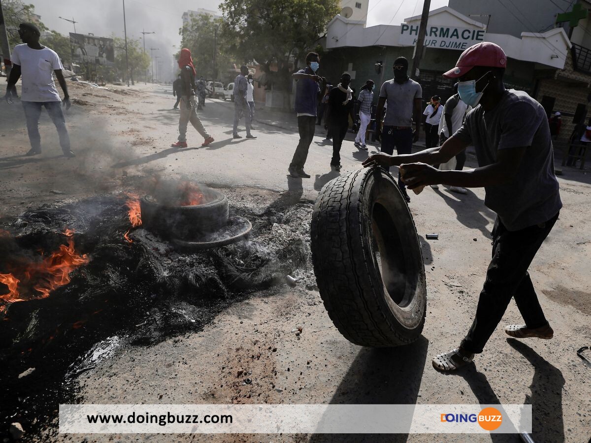 Un étudiant meurt lors des Manifestations contre le Report de la Présidentielle au Sénégal