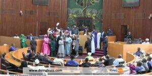 Report De L&Rsquo;Élection Présidentielle Au Sénégal : Le Parlement Vote Dans Une Ambiance Tendue (Vidéo)