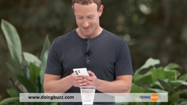 Mark Zuckerberg Et Son Téléphone