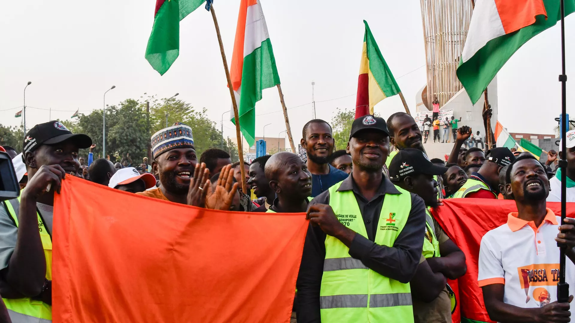 Création D'Une Force Conjointe Antiterroriste Par Le Burkina Faso, Le Mali Et Le Niger