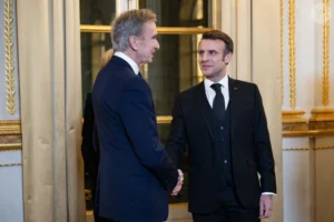 Emmanuel Macron Honore Bernard Arnault À L&Rsquo;Élysée : Retour Sur La Cérémonie Étoilée