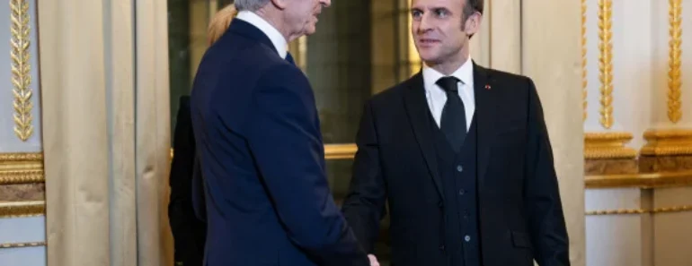 Emmanuel Macron Honore Bernard Arnault À L&Rsquo;Élysée : Retour Sur La Cérémonie Étoilée