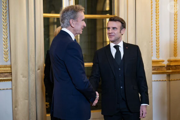 Emmanuel Macron Honore Bernard Arnault À L'Élysée : Retour Sur La Cérémonie Étoilée