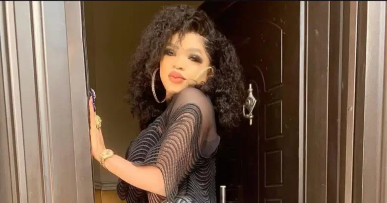 Bobrisky retrouve sa liberté après son incarcération (vidéo)