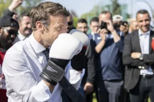 Emmanuel Macron : Le Président Français Se Met À La Boxe (Photos)