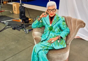 La Mode En Deuil : Iris Apfel, Icône De La Couleur, Morte À 102 Ans