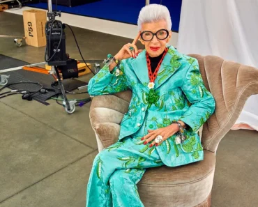 La mode en deuil : Iris Apfel, icône de la couleur, morte à 102 ans