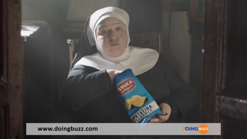 Italie : Des Religieuses Prennent Des Chips En Guise De Communion (Video)