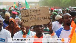 Les Nigériens Manifestent Pour Exiger Le Retrait Immédiat Des Troupes Américaines Du Pays