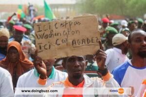 Les Nigériens Manifestent Pour Exiger Le Retrait Immédiat Des Troupes Américaines Du Pays