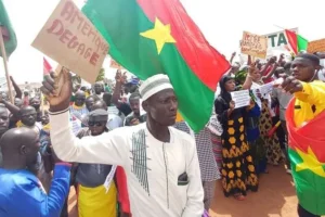 Burkina Faso : Manifestation Devant L&Rsquo;Ambassade Des États-Unis En Réaction Aux Accusations