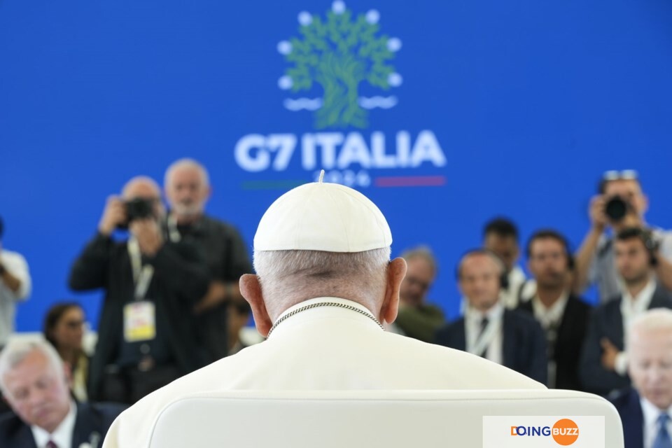 Le Pape François Entre Dans L&Rsquo;Histoire Au Sommet Du G7, Il Tire La Sonnette D&Rsquo;Alarme Sur L&Rsquo;Ia