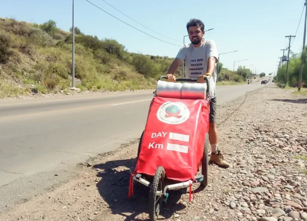 Il fait le tour du monde à pied : Marcelo Monti arrive en Côte d&rsquo;Ivoire après 15 500 km (VIDEO)