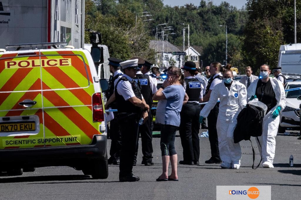 Jeune Fille, Blessées, Attaque Au Couteau