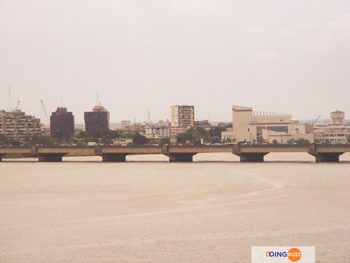 Côte D’ivoire : Une Femme Saute Du Pont De Gaulle (Video)